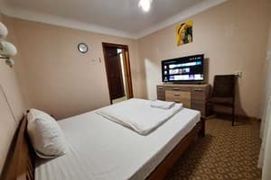 4 кровати с кондиционером и балконом. Alex Apartments. 46