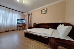 4 кровати с кондиционером и балконом. Alex Apartments. 27