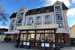Отель Everest