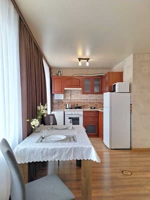 Напротив театра им.Гоголя (Alex Apartments (бесконтактное поселение 24/7) 2