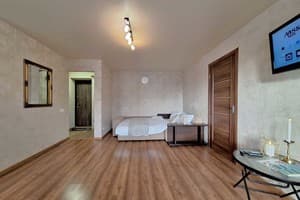 Навпроти театру ім.Гоголя (Alex Apartments (безконтактне заселення 24/7) 4