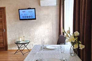 Навпроти театру ім.Гоголя (Alex Apartments (безконтактне заселення 24/7) 11