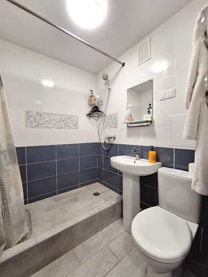 Напротив театра им.Гоголя (Alex Apartments (бесконтактное поселение 24/7) 15