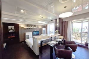 Самая большая кровать в Полтаве. Alex Apartments Круглосуточно бесконтактное заселение 15