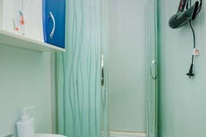 В центре возле Каштановой Аллеи ул. Соборности 46-А. Alex Apartments 13