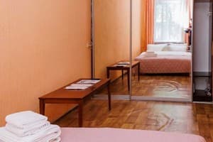 В центре возле Каштановой Аллеи ул. Соборности 46-А. Alex Apartments 2