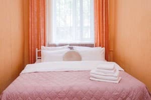 В центре возле Каштановой Аллеи ул. Соборности 46-А. Alex Apartments 1