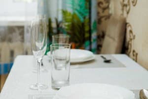 В центре возле Каштановой Аллеи ул. Соборности 46-А. Alex Apartments 6