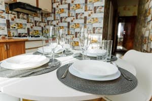 Яскраві квіти. Alex Apartments. Безконтактне заселення 24/7 15