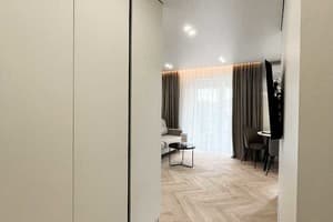 З видом на Театр Гоголя 31