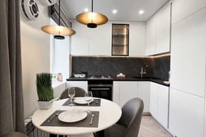 З видом на Театр Гоголя 2