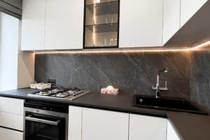 З видом на Театр Гоголя 16