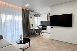 З видом на Театр Гоголя 12