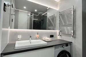 З видом на Театр Гоголя 32