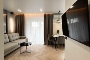 З видом на Театр Гоголя 11