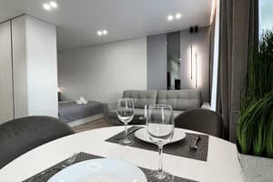 З видом на Театр Гоголя 19