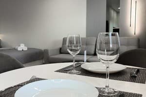 З видом на Театр Гоголя 23