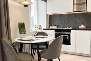 З видом на Театр Гоголя 17