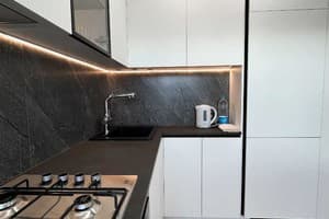 З видом на Театр Гоголя 18