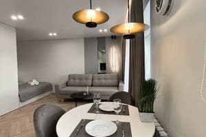 З видом на Театр Гоголя 24